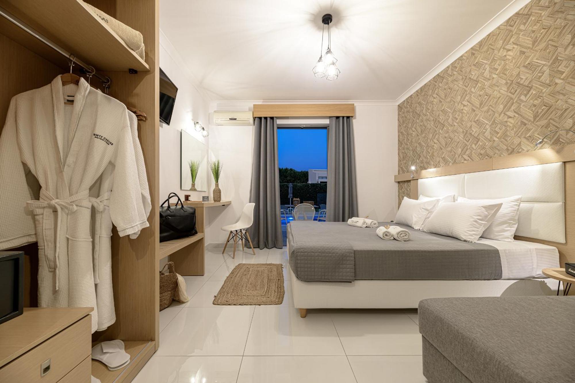 White Canvas Boutique Couette-café