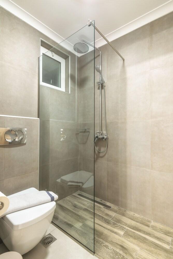 Bed & Breakfast White Canvas Boutique