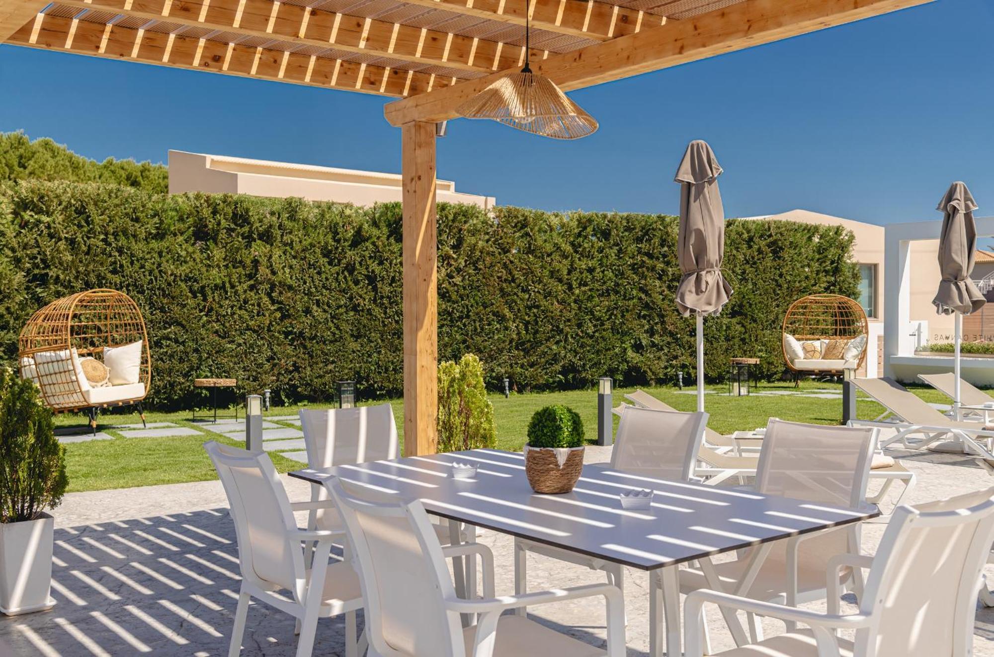 White Canvas Boutique Bed and breakfast Laganas