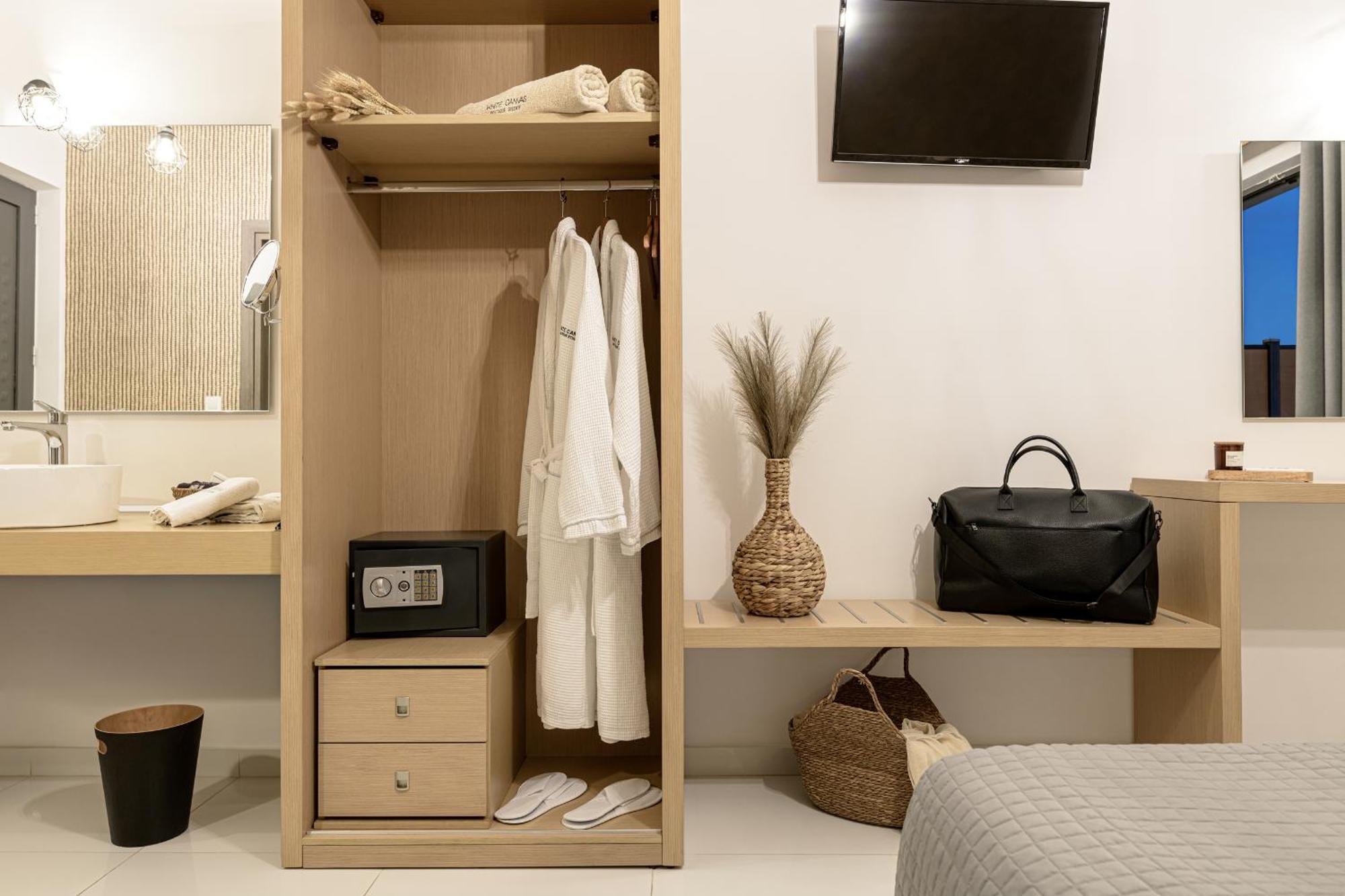 White Canvas Boutique Bed and breakfast