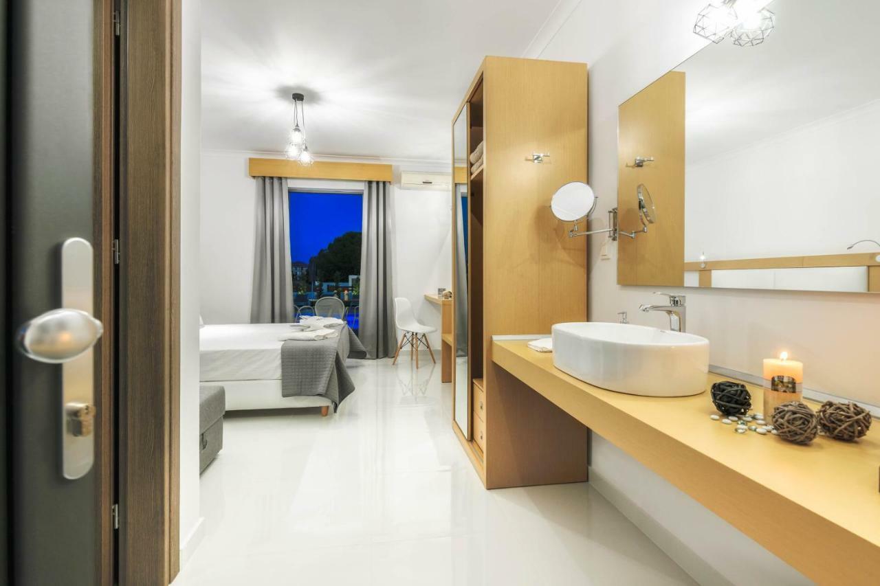 White Canvas Boutique 3* Laganas
